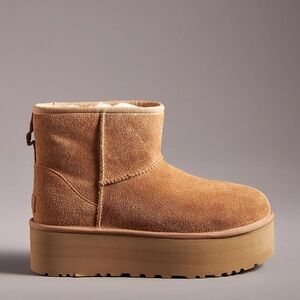 Women’s UGG Mini Classic Platform Size 10